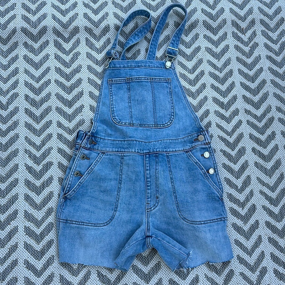 Old Navy coverall shorts size 6 these have been cut off to make shorts